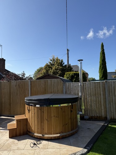Hot tub with wood - with, fired